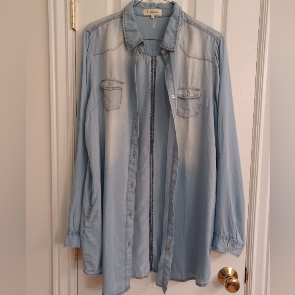 Button Up Top - Picture 2 of 10